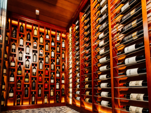 Discover the Wines and Wine Cellar at Que Pasa Aruba